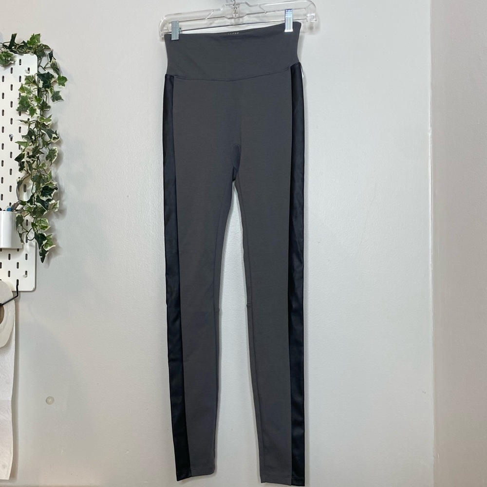 Spanx Assets Red Hot Label Structured Leggings Ra… - image 1